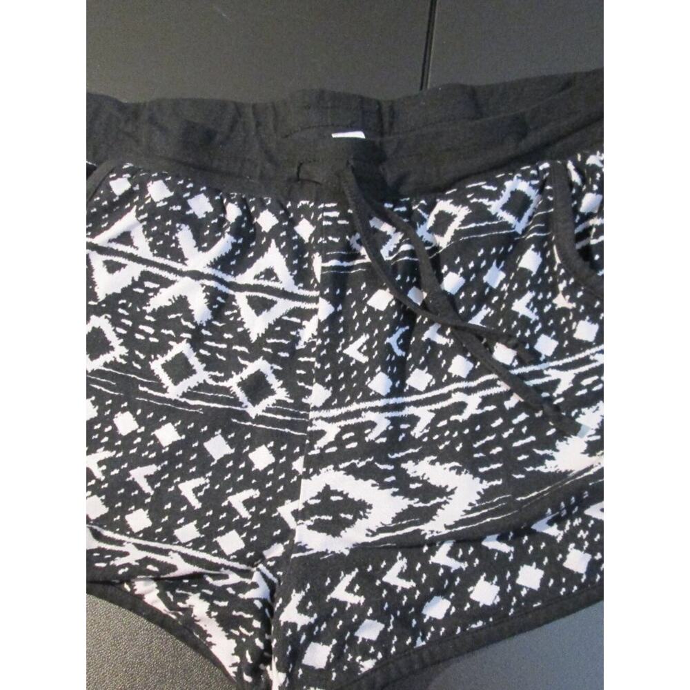 Juniors sz M shorts by No Boundaries EUC